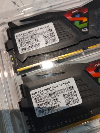 GeIL Super Luce RGB 8GB (2x4GB) DDR4 2400MHz CL16 Memoria RAM