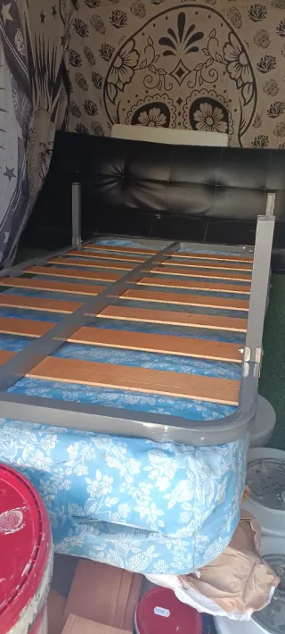 Cama individual con somier de madera