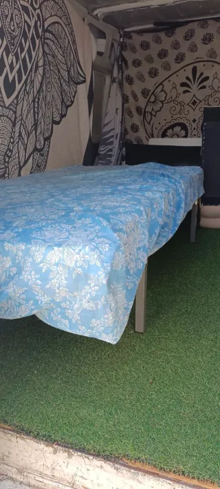 Cama individual con somier de madera