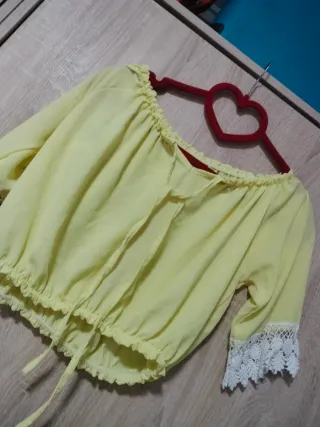 Top corto verano amarillo puntilla ganchillo