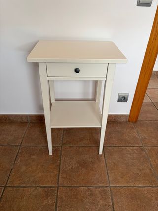 Mesita de noche beige madera