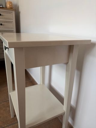 Mesita de noche beige madera