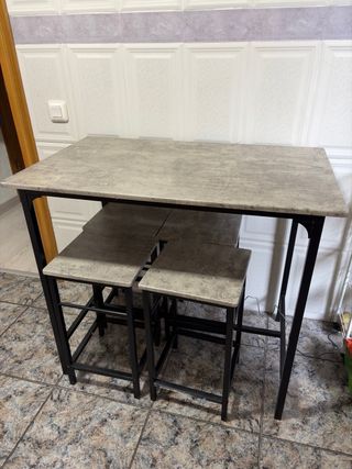 Mesa de cocina con 4 banquetas