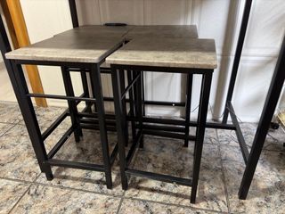 Mesa de cocina con 4 banquetas