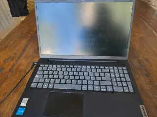 Portátil Negro y Azul