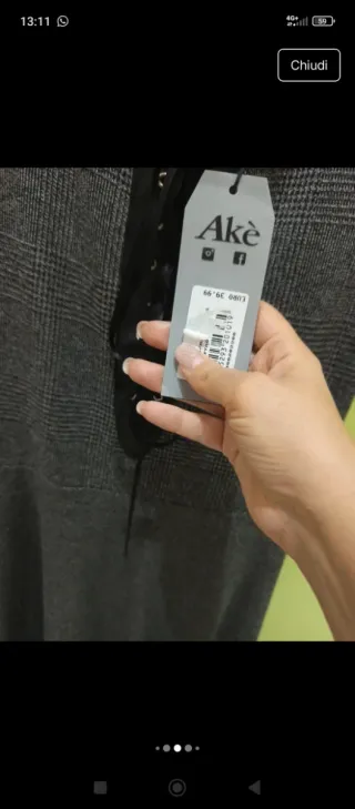 Abito corto con allacciatura