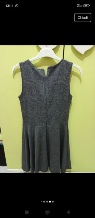 Abito corto con allacciatura