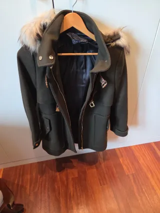 Abrigo de paño verde con capucha