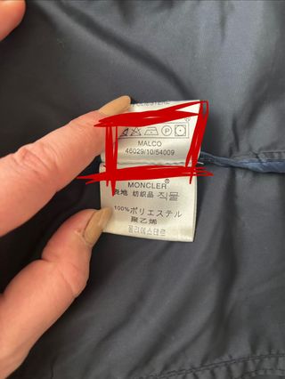 Giacca Moncler blu con dettagli oro