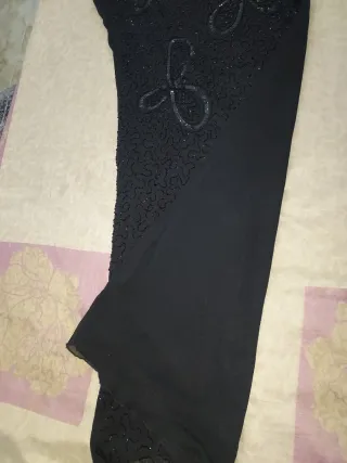 Vestido largo negro con pedrería