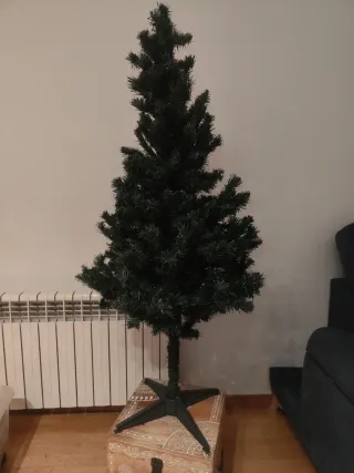 Árbol de Navidad (decoración NO incluida)