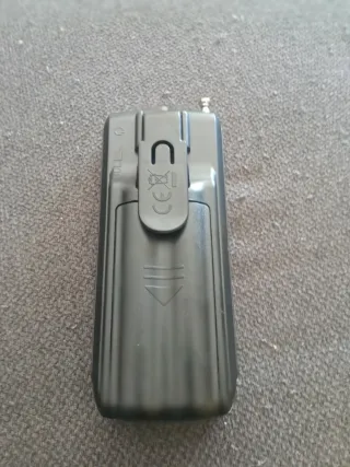 Radio FM de bolsillo con Linterna