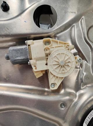 Mercedes-benz a2048204302 elevalunas clase 240171