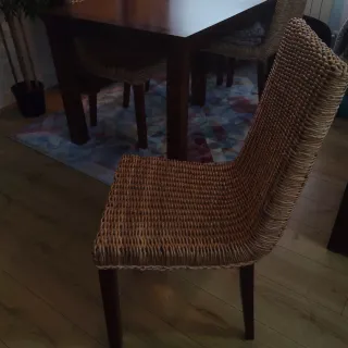 REBAJADA Mesa comedor y 4 sillas de madera y mimbr