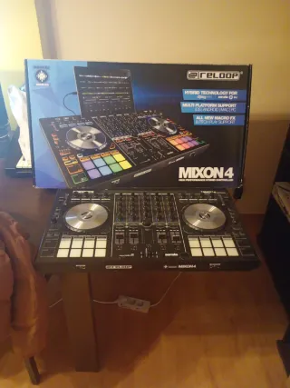 Controladora DJ Reloop Mixon 4