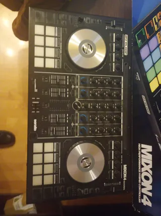Controladora DJ Reloop Mixon 4
