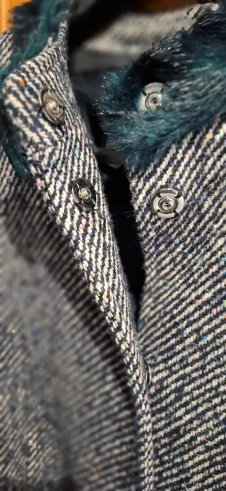 Abrigo arggido  elegante con detalles de pelo