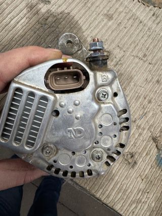 Alternador Denso 129423-77200 12V 40A
