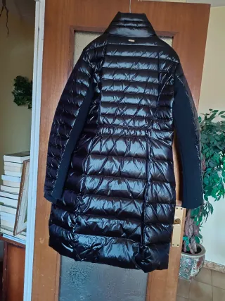 Plumífero negro largo