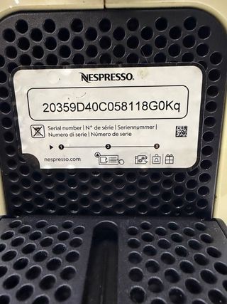 Cafetera Nespresso Inissia EN80.CW Crema