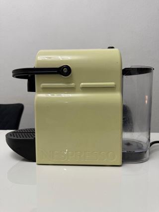 Cafetera Nespresso Inissia EN80.CW Crema