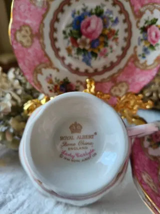 1 Tazza da tè Royal Albert Lady Carlyle