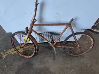 Bicicleta antigua infantil