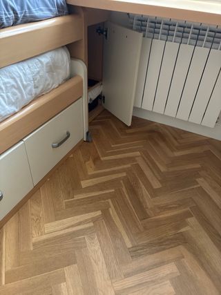 Habitación juvenil con cajones ,nido y escritorio