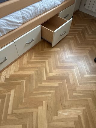 Habitación juvenil con cajones ,nido y escritorio