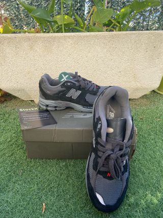 New Balance 2002R Black