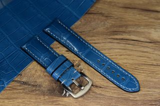 Correa de cuero premium textura cocodrilo