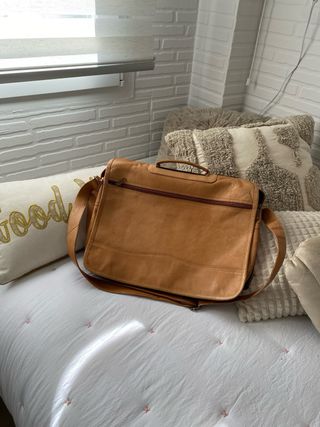 Maletín de piel marrón