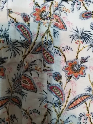 Falda Zara azul marino y Estampada