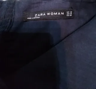 Falda Zara azul marino y Estampada
