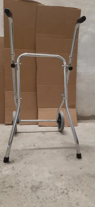 Andador plegable con ruedas