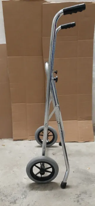 Andador plegable con ruedas