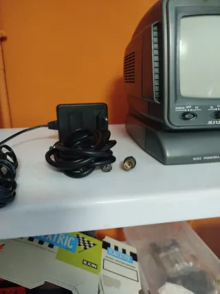 Televisor Portátil Mini TV con Radio AM/FM