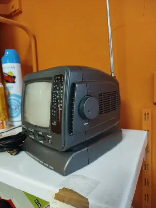 Televisor Portátil Mini TV con Radio AM/FM
