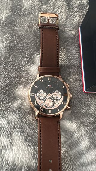 Reloj Tommy Hilfiger Nuevo con plásticos