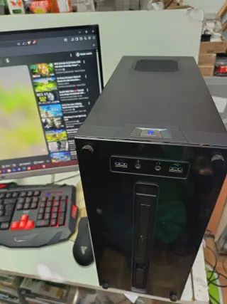 PC Gaming Negro y Rojo