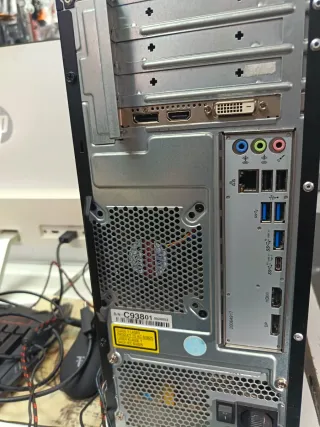 PC Gaming Negro y Rojo