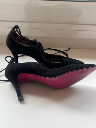 Zapatos de tacón negros con cordones