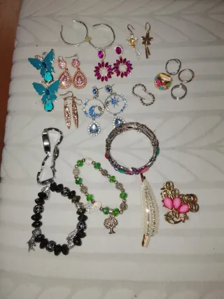 Lote bisutería: pulseras negras y verdes