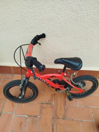 Bicicleta infantil roja