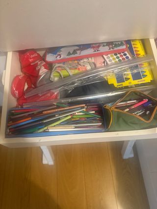 Escritorio infantil de madera blanco