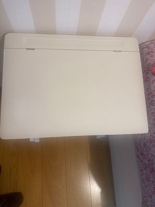 Escritorio infantil de madera blanco