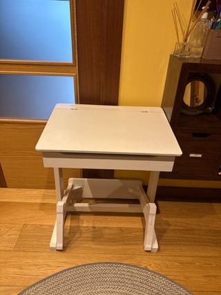 Escritorio infantil de madera blanco