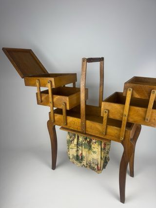 Costurero de madera francés vintage