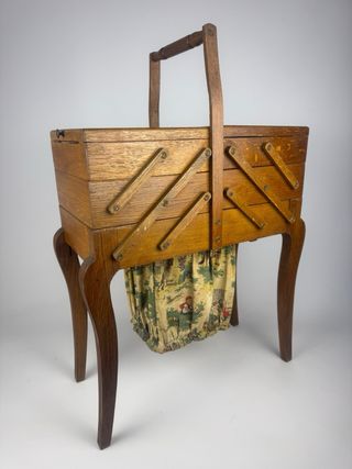 Costurero de madera francés vintage