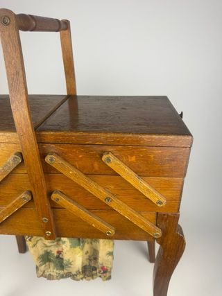 Costurero de madera francés vintage